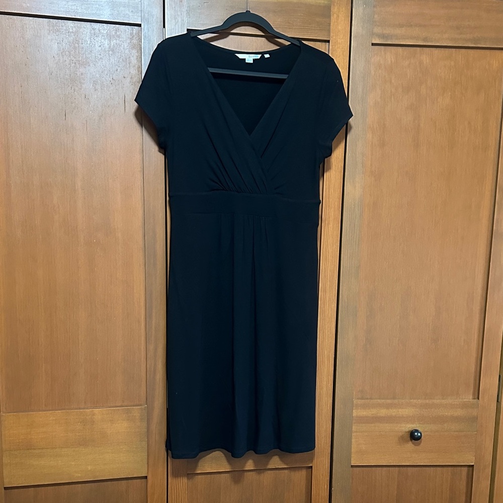 Boden Black V‑Neck Short Sleeve Midi Dress
